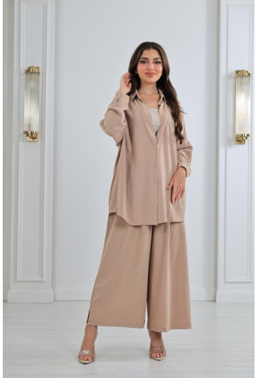 طقم نسائي صيفي بتطريز رقيق و لامع