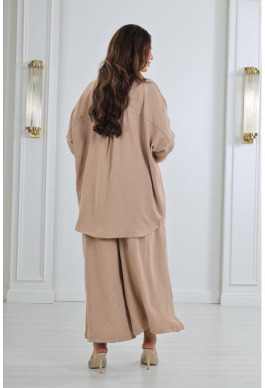 طقم نسائي صيفي بتطريز رقيق و لامع