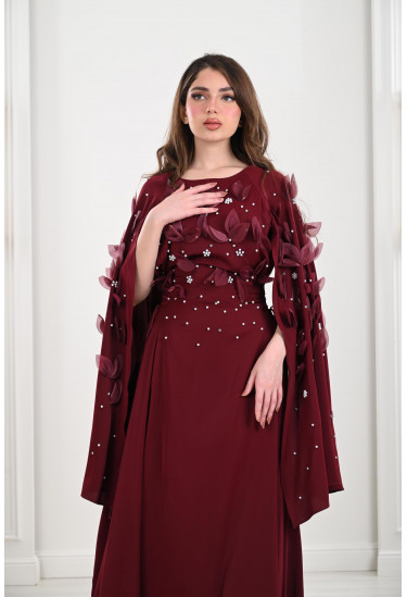 فستان سهرة طويل بزهور متطايرة 