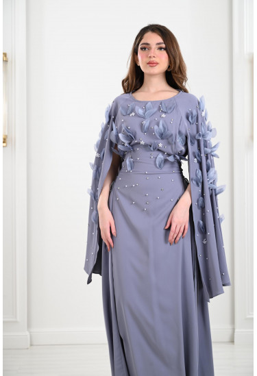 فستان سهرة طويل بزهور متطايرة 