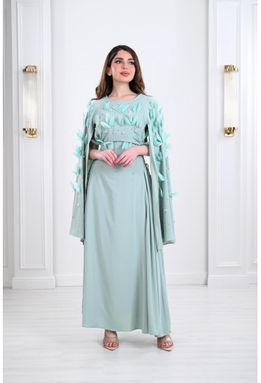 فستان سهرة طويل بزهور متطايرة 