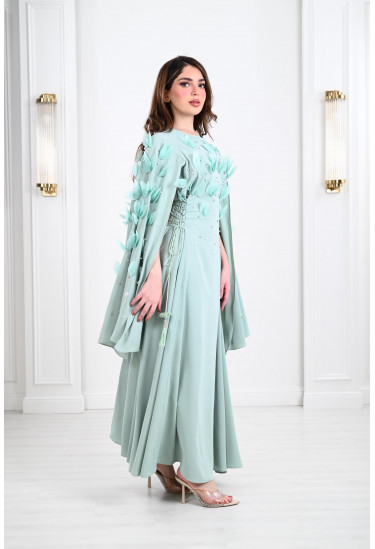 فستان سهرة طويل بزهور متطايرة 