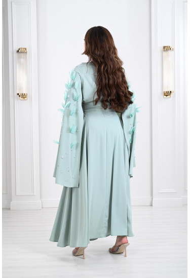 فستان سهرة طويل بزهور متطايرة 