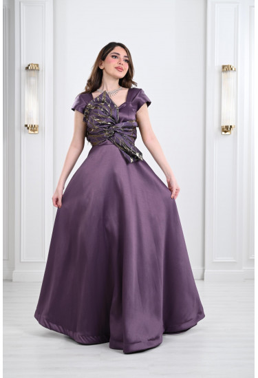 فستان سهرة بعقدة مطرزة علي الصدر