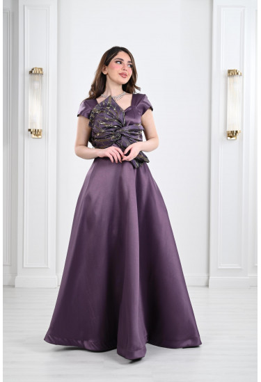 فستان سهرة بعقدة مطرزة علي الصدر