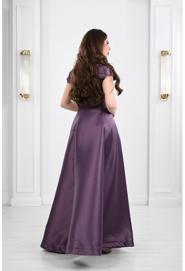 فستان سهرة بعقدة مطرزة علي الصدر