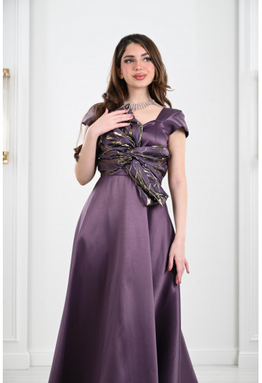 فستان سهرة بعقدة مطرزة علي الصدر