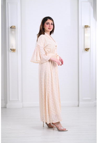 فستان نسائي طويل بقصة مميزة