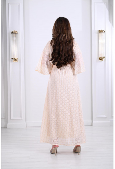 فستان نسائي طويل بقصة مميزة