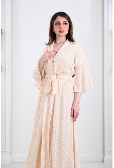 فستان نسائي طويل بقصة مميزة