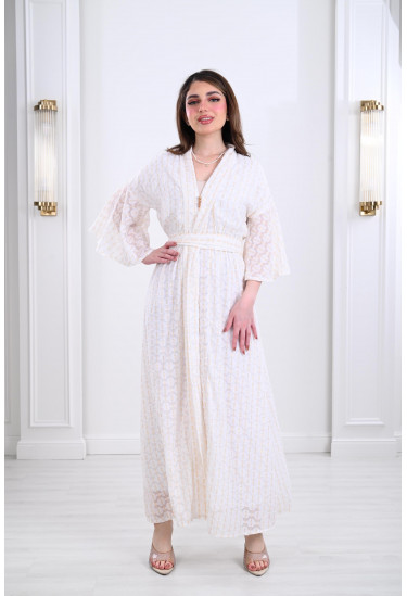 فستان نسائي طويل بقصة مميزة