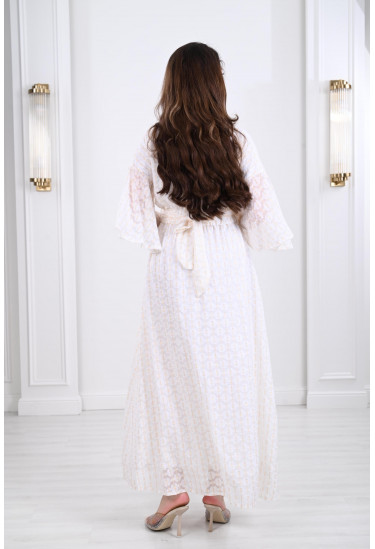 فستان نسائي طويل بقصة مميزة