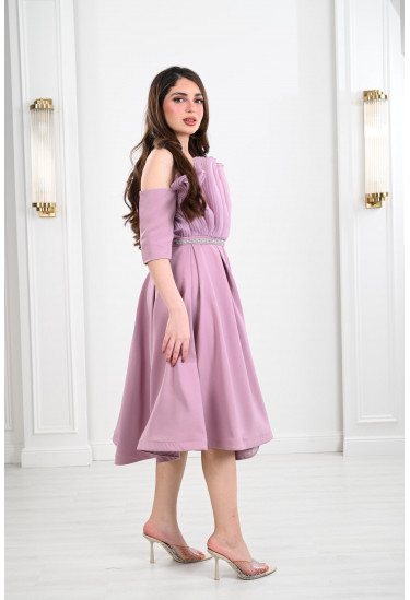 فستان ميدي كلوش بقصة الأوف شولدر