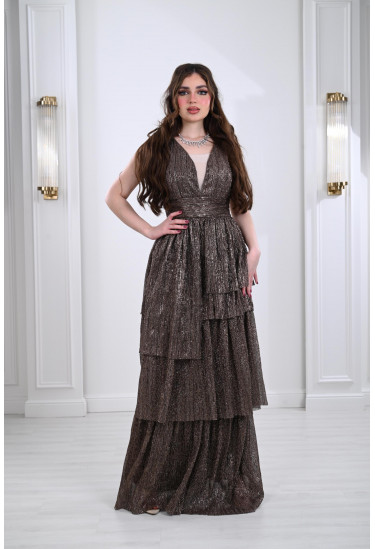 فستان سهرة بأدوار مدرجة الطول