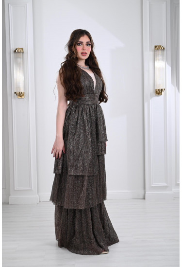 فستان سهرة بأدوار مدرجة الطول