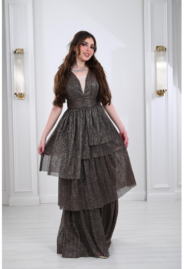 فستان سهرة بأدوار مدرجة الطول