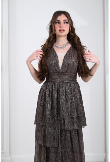 فستان سهرة بأدوار مدرجة الطول