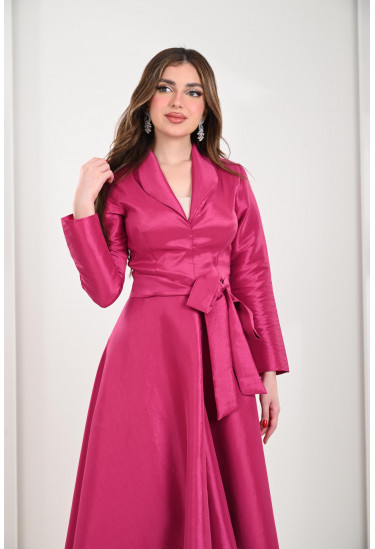 فستان سهرة رقيق بياقة أنيقة