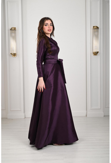 فستان سهرة رقيق بياقة أنيقة