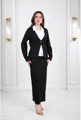 طقم نسائي كلاسيكي بطباعات مخططة