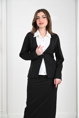 طقم نسائي كلاسيكي بطباعات مخططة طقم نسائي كلاسيكي بطباعات مخططة