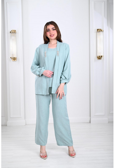 طقم نسائي مُزين بستراس لامع