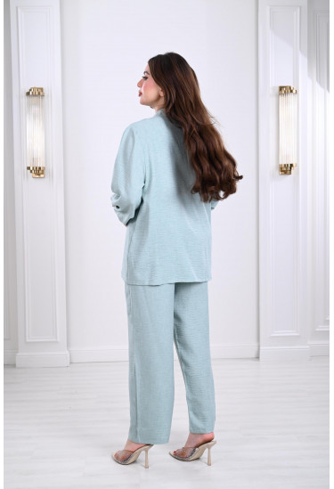 طقم نسائي مُزين بستراس لامع