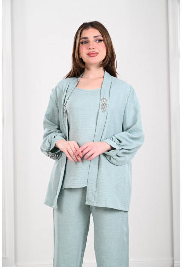 طقم نسائي مُزين بستراس لامع