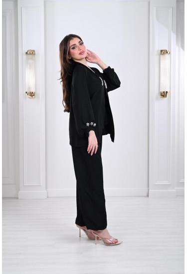 طقم نسائي مُزين بستراس لامع