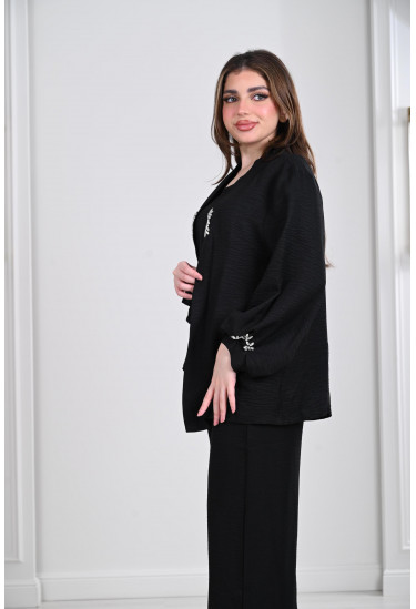 طقم نسائي مُزين بستراس لامع