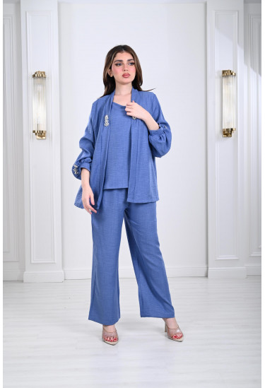 طقم نسائي مُزين بستراس لامع