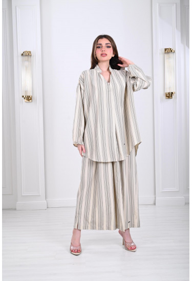 طقم نسائي صيفي بطباعات كلاسيكية