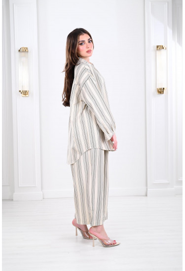 طقم نسائي صيفي بطباعات كلاسيكية