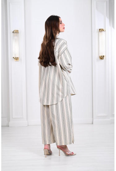 طقم نسائي صيفي بطباعات كلاسيكية