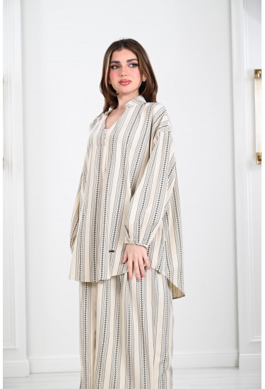 طقم نسائي صيفي بطباعات كلاسيكية