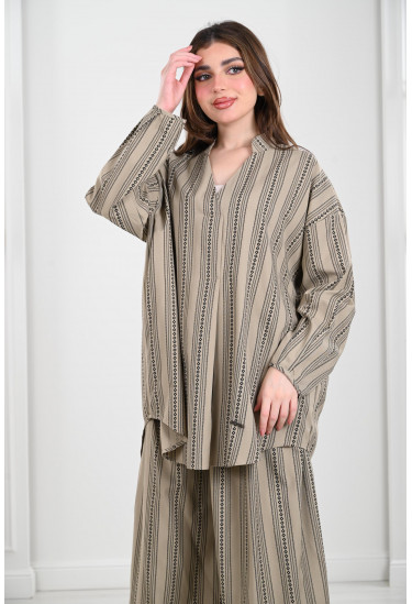 طقم نسائي صيفي بطباعات كلاسيكية