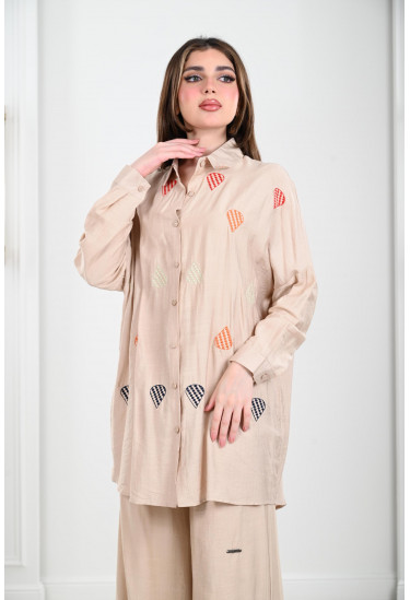 طقم نسائي صيفي بتطريز رقيق ملون