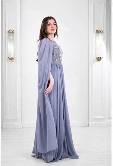 فستان سهرة مطرز بأكمام طويلة