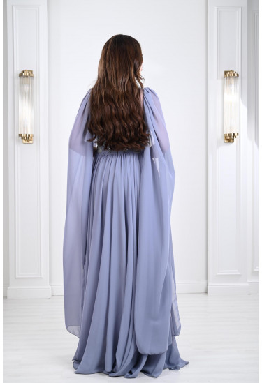 فستان سهرة مطرز بأكمام طويلة