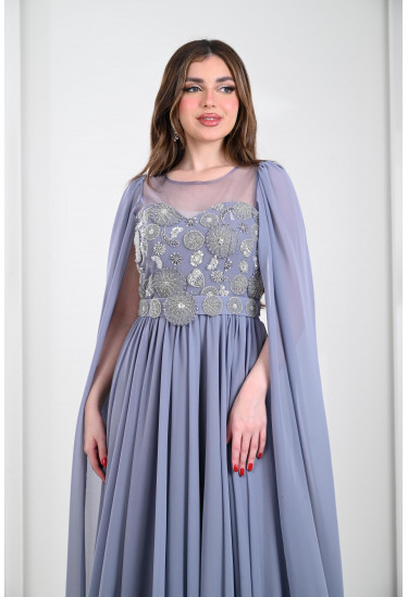 فستان سهرة مطرز بأكمام طويلة