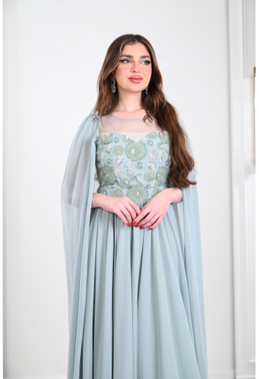 فستان سهرة مطرز بأكمام طويلة