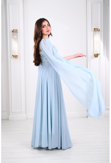 فستان سهرة مطرز بأكمام طويلة