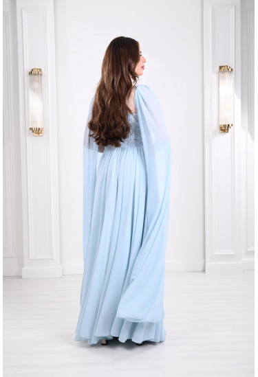 فستان سهرة مطرز بأكمام طويلة