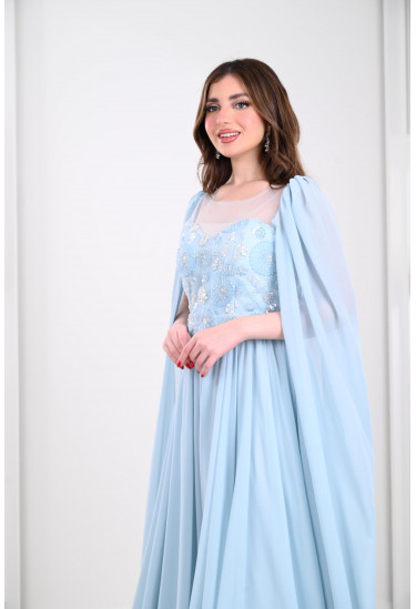 فستان سهرة مطرز بأكمام طويلة