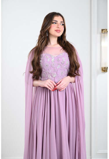 فستان سهرة مطرز بأكمام طويلة