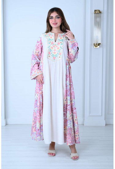 جلابية مزينة بتطريز زهور ملونة