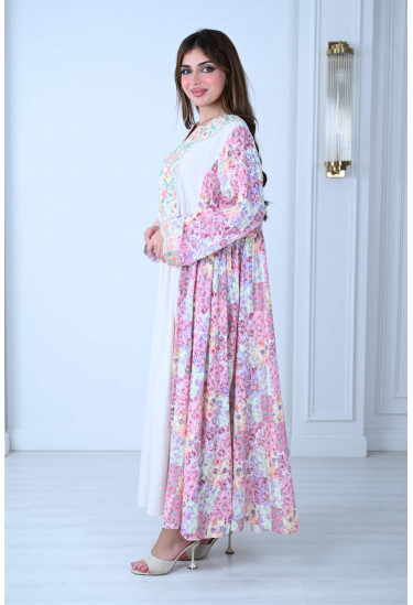 جلابية مزينة بتطريز زهور ملونة