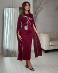 فستان سهرة ميدي بتطريزات زهور وأكمام كاب 