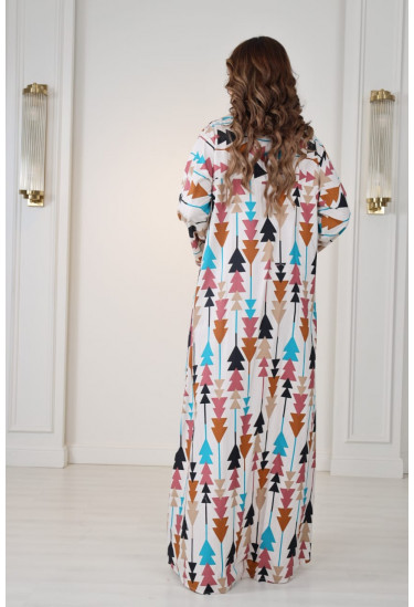 جلابيه نسائي مزينه بأشكال مثلثات ملونه