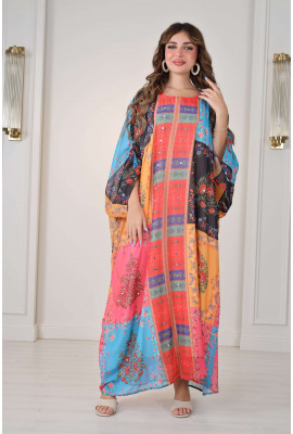 جلابية نسائية بنقوش هندسية ملونة